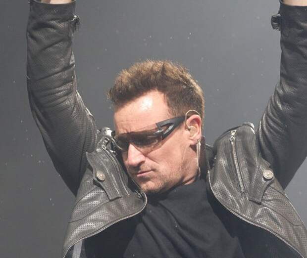 Лидер U2 Боно повредил руку, и ему потребуется операция Лидер U2 Боно повредил руку, и ему потребуется операция