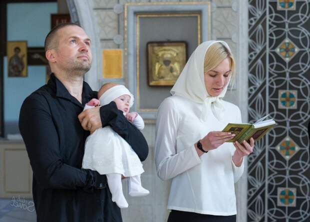 Крестные родители: 6 категорий людей, которых нельзя брать в крестные малышу