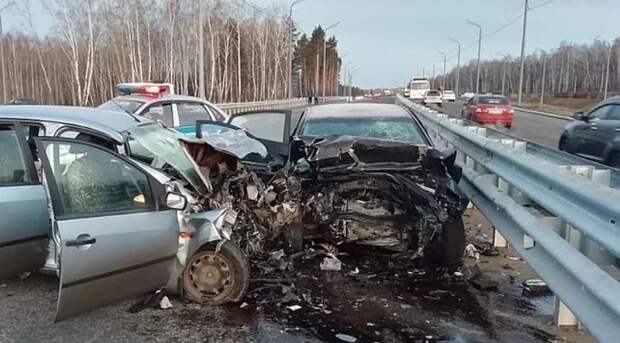 Всмятку: в Крыму столкнулись две легковушки