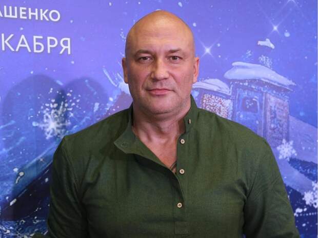 Актер Соловьев встретил праздник семьи с двумя женами