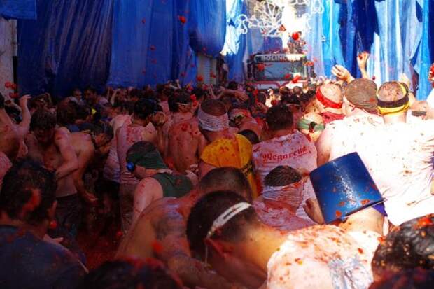 Праздник Tomatina - помидорное безумие (12 фото) Праздник Tomatina - помидорное безумие (12 фото)