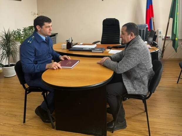 В Гиагинском районе прокурор провел прием предпринимателей