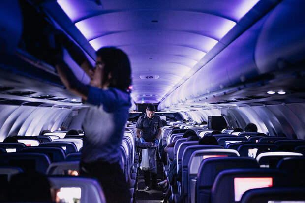 24 фото о том, что делают бортпроводники, когда пассажиры не видят 