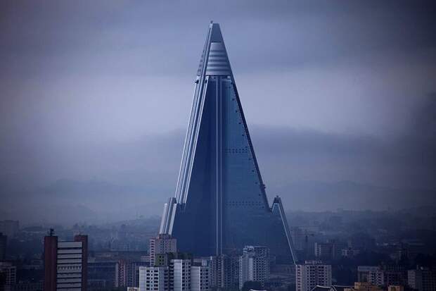 22. Отель Ryugyong, Пхеньян, Северная Корея Красивые здания, архитектура, в мире, здания, интересное, красиво, подборка, фото
