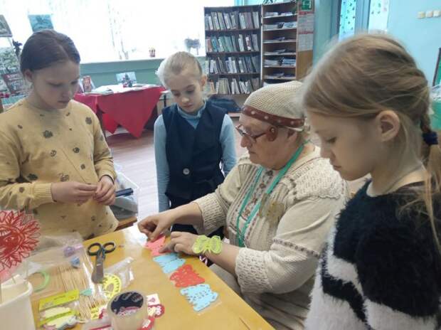 Мастер-класс по вытинанке состоялся в Центральной детской библиотеке им.А.П.Гайдара.
