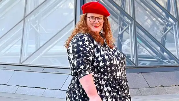 Британка 60 размера пожаловалась на тесноту в самолете и подверглась критике в сети