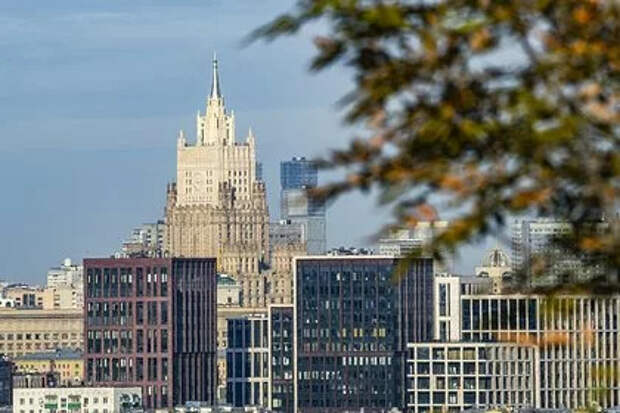 В МИД раскритиковали ЕС за запрет политикам приезжать в Россию 9 мая