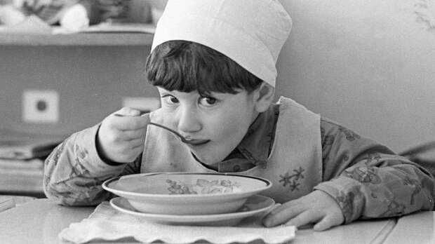 Чем питались дети в советских детских садах?