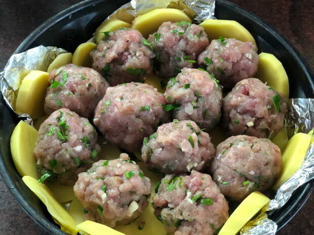 Не просто котлетки с картошкой, а вот такая мясная запеканка