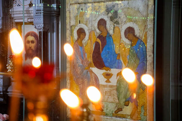 Икона "Святая Троица" Андрея Рублева вывезена из храма Христа Спасителя