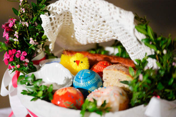"КП": 55% россиян красят яйца к Пасхе луковой шелухой