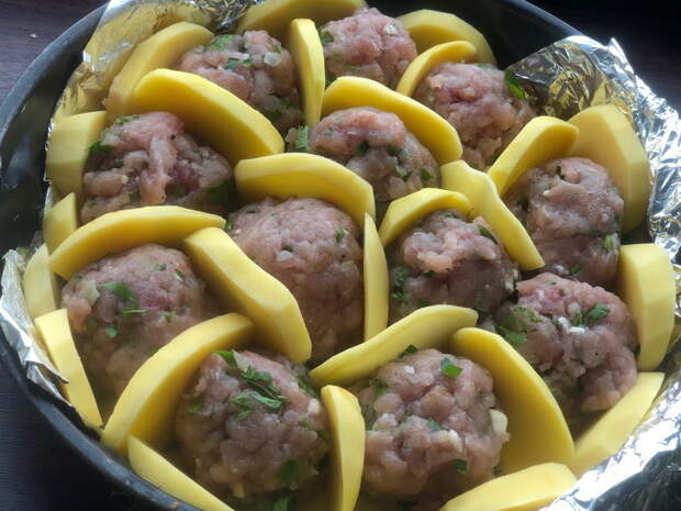 Не просто котлетки с картошкой, а вот такая мясная запеканка