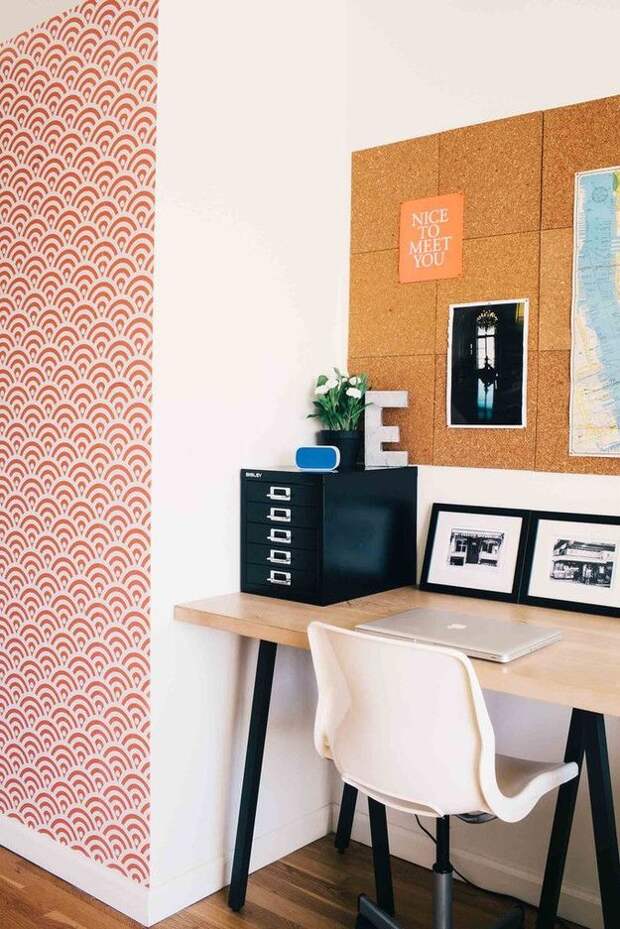 Фотография: Кабинет в стиле Современный, Малогабаритная квартира, Квартира, Советы, Бежевый, Бирюзовый, Зонирование, как зонировать комнату, как зонировать однушку, как зонировать однокомнатную квартиру – фото на InMyRoom.ru