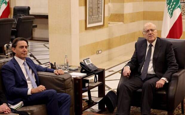 Спецпосланник США Амос Хохштейн с исполняющим обязанности премьер-министра Ливана Наджибом Микати в Бейруте