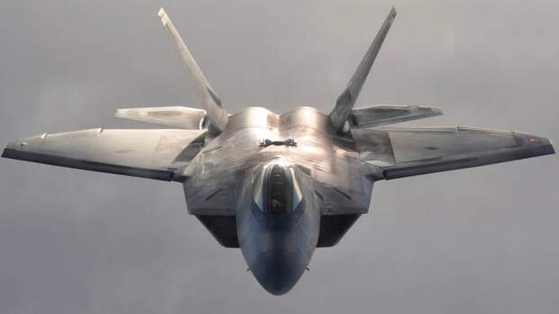 Названа банальная причина крушения американского истребителя  F-22