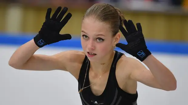 Четверные прыжки Трусовой, тройные аксели Туктамышевой, падения Медведевой: что показали фигуристки на открытых прокатах