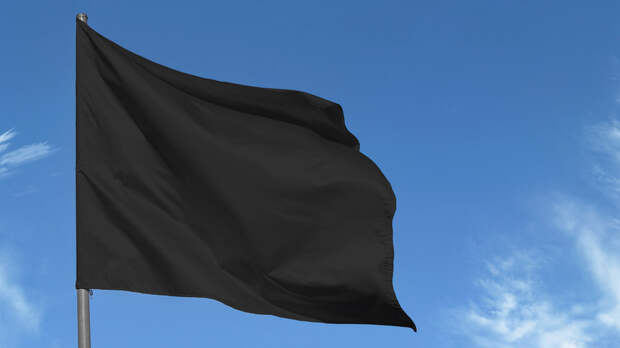 Чёрный «траурный флаг» водружают над мечетью в иранском Мешхеде