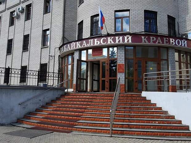 300 тысяч за неровную лестницу: суд встал на сторону пострадавшей читинки