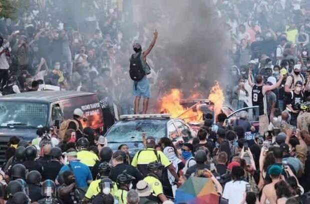 Калифорния будет первой: украинцы призвали РФ помочь неграм развалить США