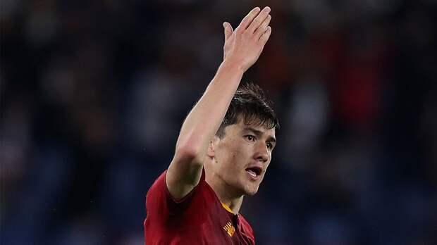 Шомуродов признан лучшим футболистом Узбекистана в 2025 году