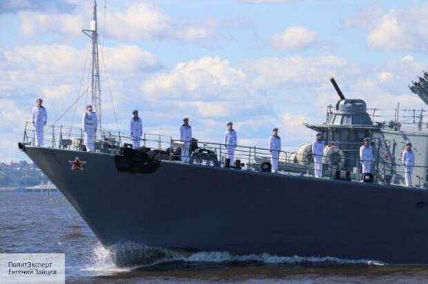 Иностранцы увидели в Сети кадры военно-морского парада и попросили Россию не топить Англию