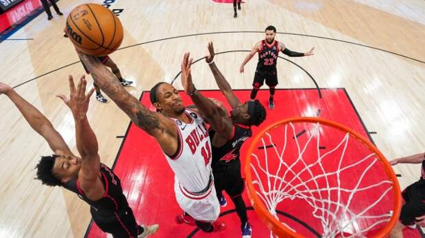 DeMar DeRozan dunking on the Raptors