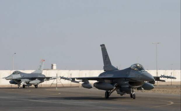 США перебросили F-16 к границам Ирана: Трамп решил хлопнуть дверью?