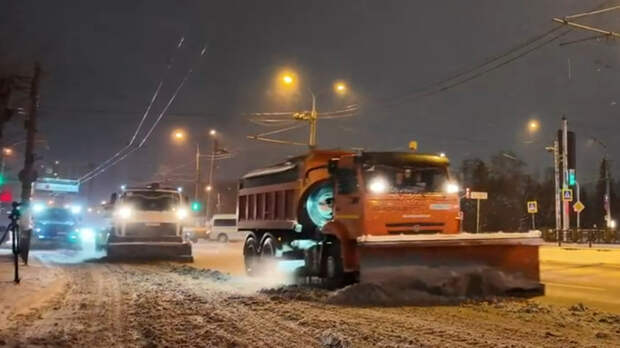 Барнаул убирают от снега / Фото: barnaul.org