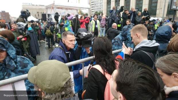 Организаторы митинг-концерта не имеют права говорить от лица москвичей, считает Макаренко