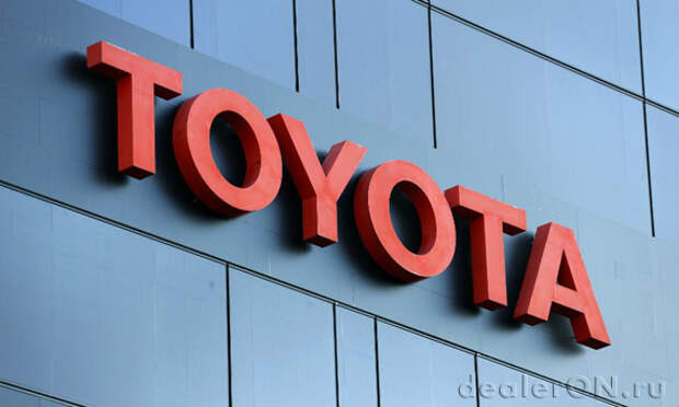 Лого Тойота (Toyota) на штаб-квартире компании