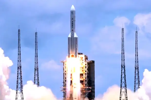 Неконтролируемая китайская ракета падает на Землю