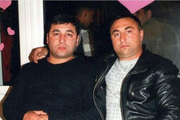 Двое азербайджанцев, рискуя жизнью, спасли семью из горящего авто в мире, добро, история, люди, спасение, человечность