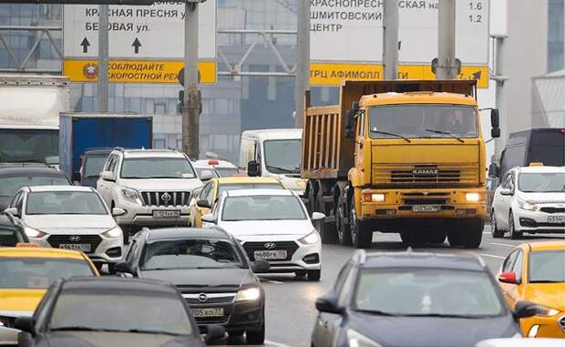 Машинная дойка: Автомобилисты — любимая властями статья пополнения бюджета