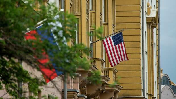 Захарова рассказала, что сотрудник посольства США попался на краже 