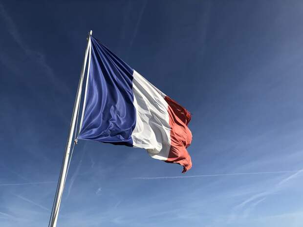 Правое «Национальное объединение» лидирует во Франции на выборах в ЕП