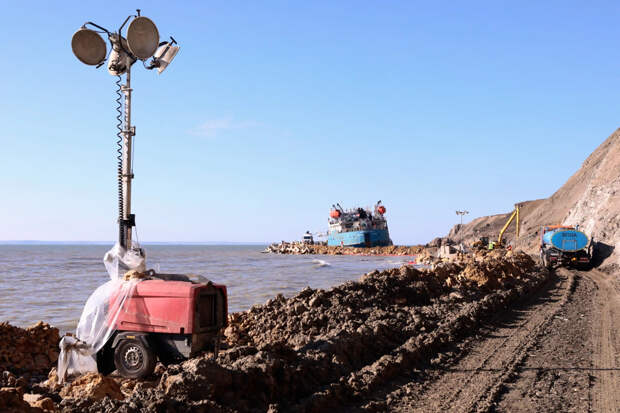 Утечек не обнаружено. Спасатели обследовали корму танкера "Волгонефть-212"