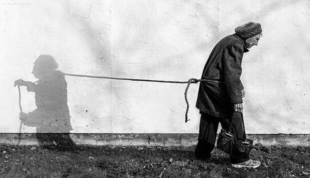 91-летняя бабушка в серии сюрреалистических снимков 91-летняя бабушка в серии сюрреалистических снимков