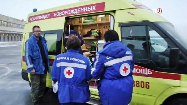 Врачи скорой помощи в аэропорту