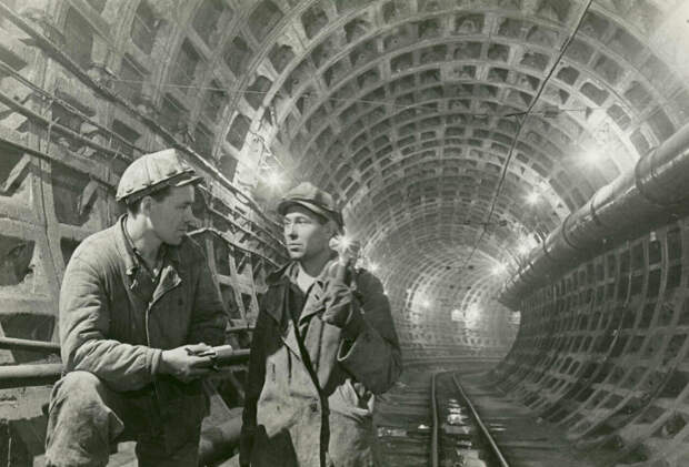 Строили метро для решения трамвайной проблемы. |Фото: livejournal.com.