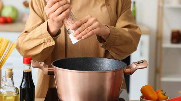 Как спасти пересоленный суп: 3 проверенных лайфхака и частые ошибки, которые совершают даже опытные кулинары