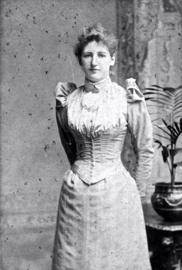 Victorian Women in the 19th Century (6).jpg