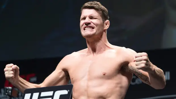 Экс-чемпион UFC вытащил в прямом эфире глазной протез