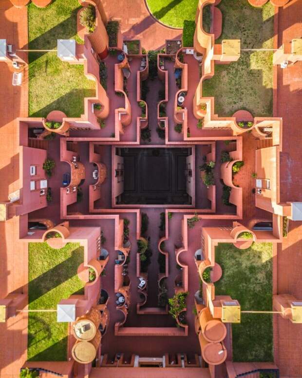 Фотография: Город баланса и симметрии: Барселона с высоты птичьего полета №1 - BigPicture.ru