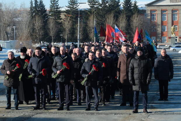 Андрей Травников почтил память павших в локальных войнах