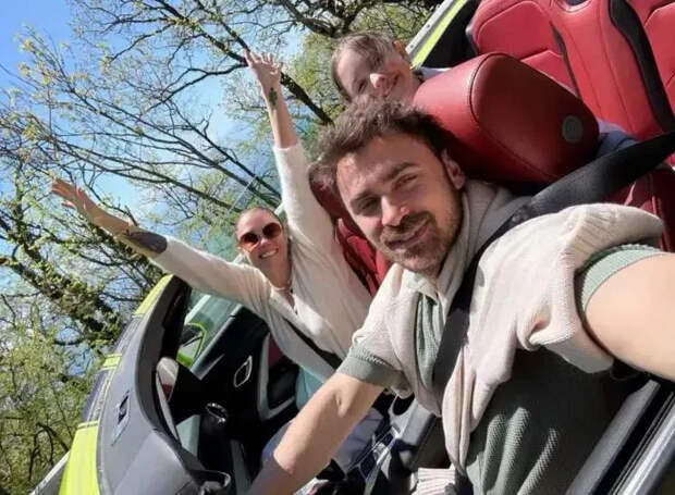 Агата Муцениеце с дочерью Мией и Петром Дрангой