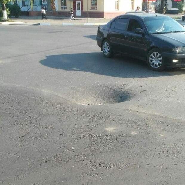 В Петропавловске утекает асфальт В Петропавловске утекает асфальт