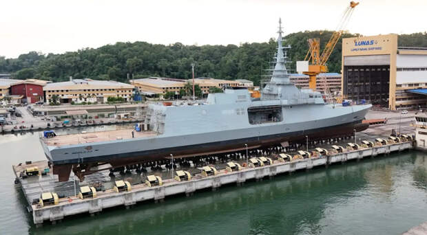 «Французы превратили корабль в долгострой»: фрегат Maharaja Lela покинул верфь