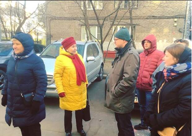 Алексей Борисенко в рамках субботнего обхода посетит дворы на Зорге фото предоставлено управой района Сокол