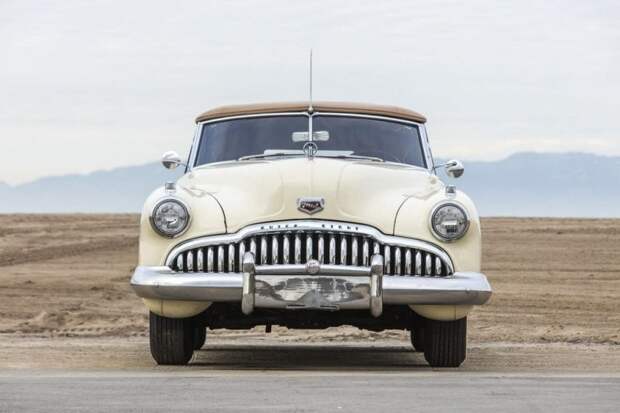 Кабриолет Buick Roadmaster 1949 года выпуска из фильма «Человек дождя» продан на аукционе