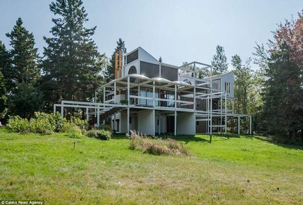В Канаде продается очень необычный дом, построенный в 70-х годах архитектор, архитектура, винтовая лестница, дом, канада, недвижимость, необычный дизайн, необычный дом